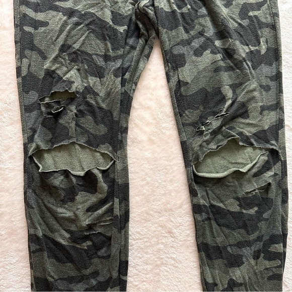 Express One Eleven Camo Ripped Terry Joggers - Picture 8 of 14